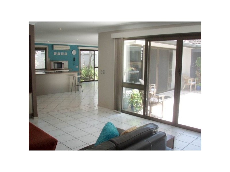 7 Grebe Place, Burleigh Waters QLD 4220