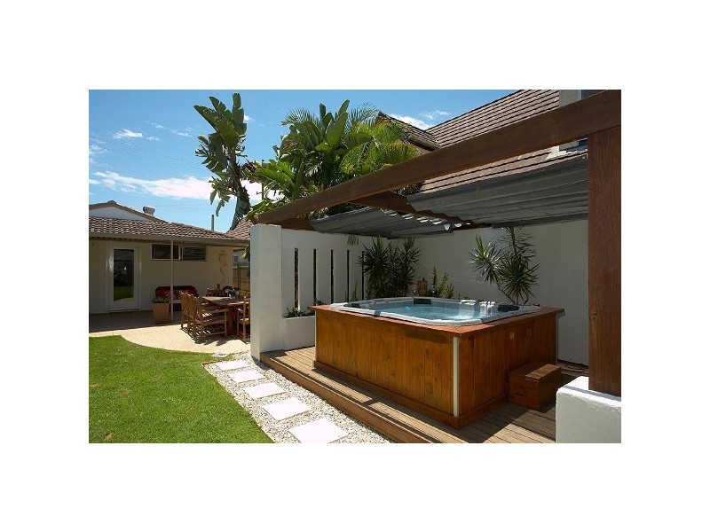 74 Nobby Parade, Miami QLD 4220