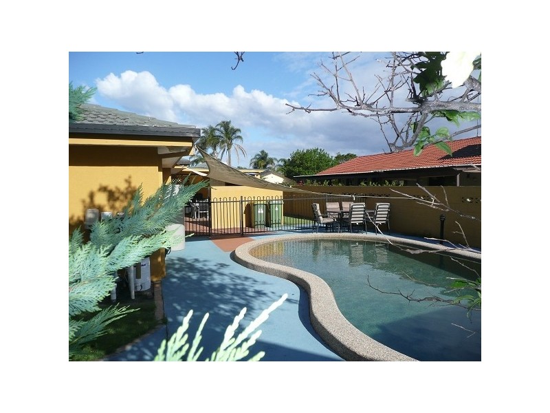 4 Rotorua Place, Clear Island Waters QLD 4226