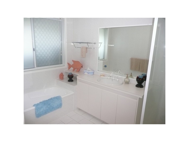 32 Emerton Crescent, Robina QLD 4226