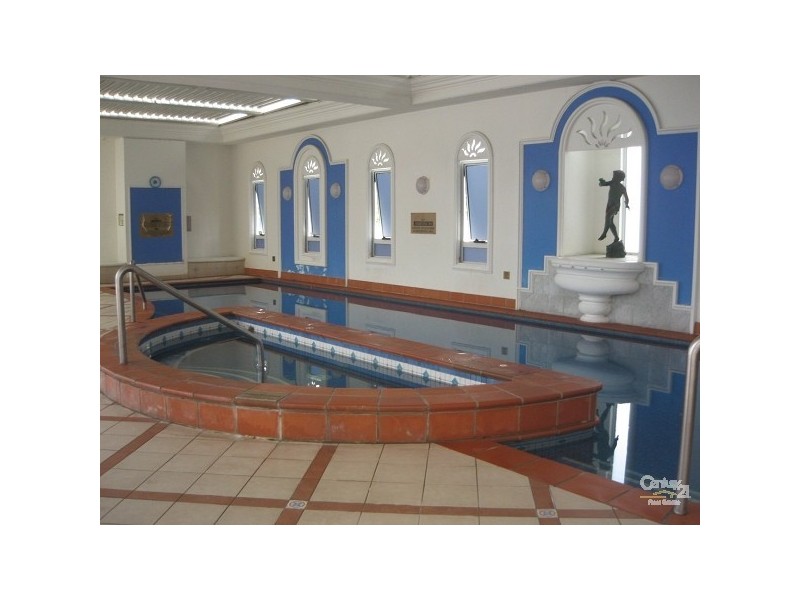 24 Queensland Avenue, Broadbeach QLD 4218