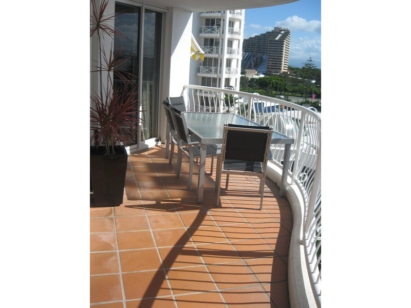 24 Queensland Avenue, Broadbeach QLD 4218