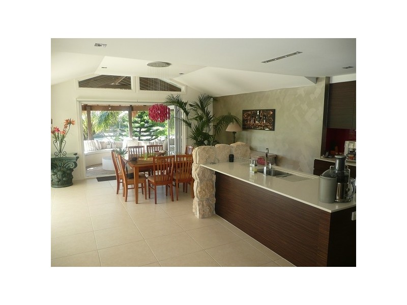 3 Drayton Terrace, Mermaid Waters QLD 4218