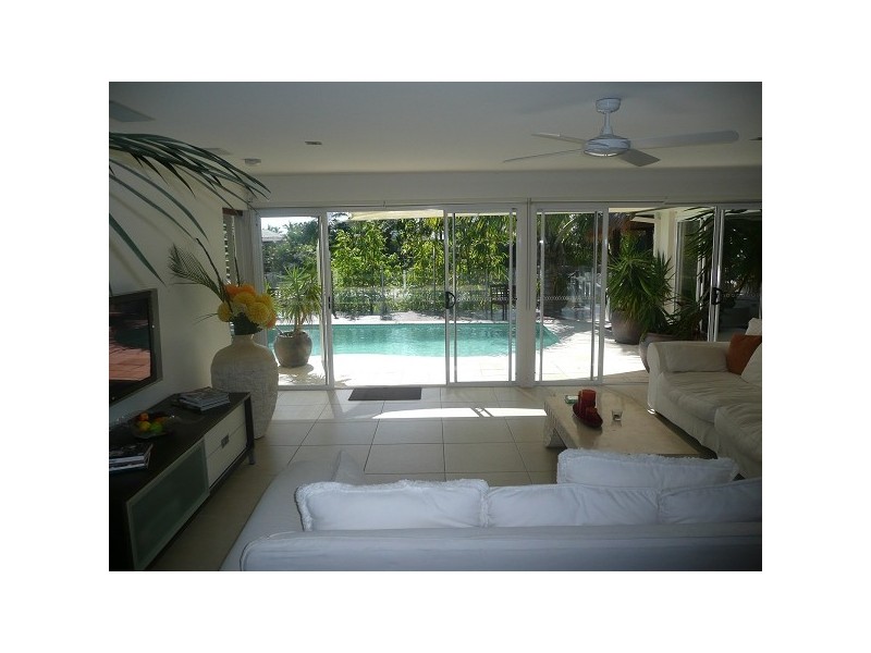 3 Drayton Terrace, Mermaid Waters QLD 4218