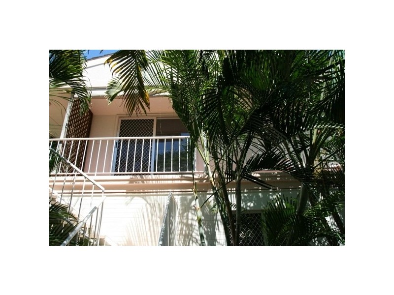 3/13 Darrambal Street, Chevron Island QLD 4217