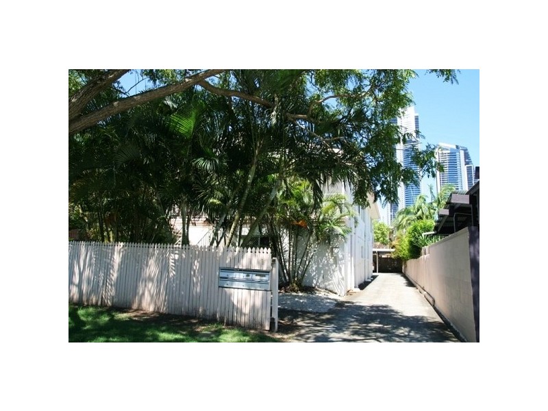 3/13 Darrambal Street, Chevron Island QLD 4217