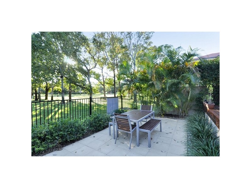2/24 Nobby Parade, Miami QLD 4220