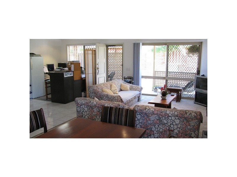 2/33 Riviera Road, Miami QLD 4220