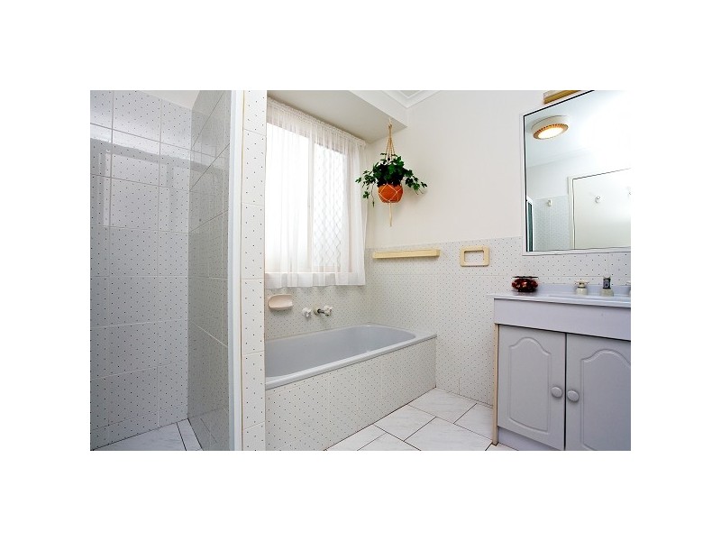 2/33 Riviera Road, Miami QLD 4220