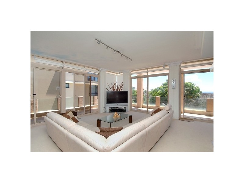 16A Brakes Crescent, Miami QLD 4220