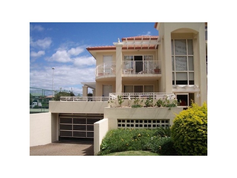 4/12 Redondo Ave, Miami QLD 4220