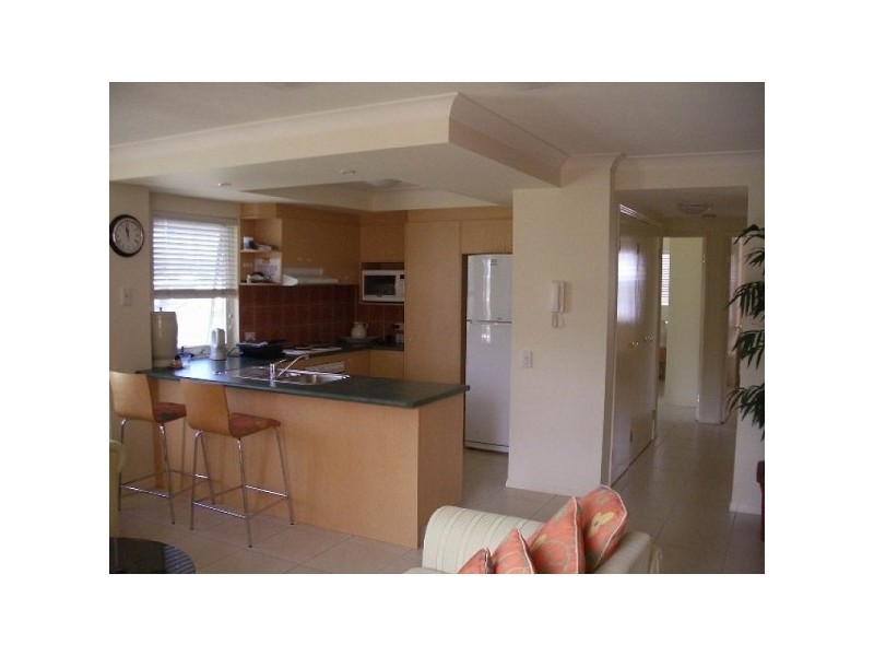 4/12 Redondo Ave, Miami QLD 4220