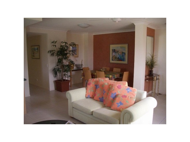 4/12 Redondo Ave, Miami QLD 4220