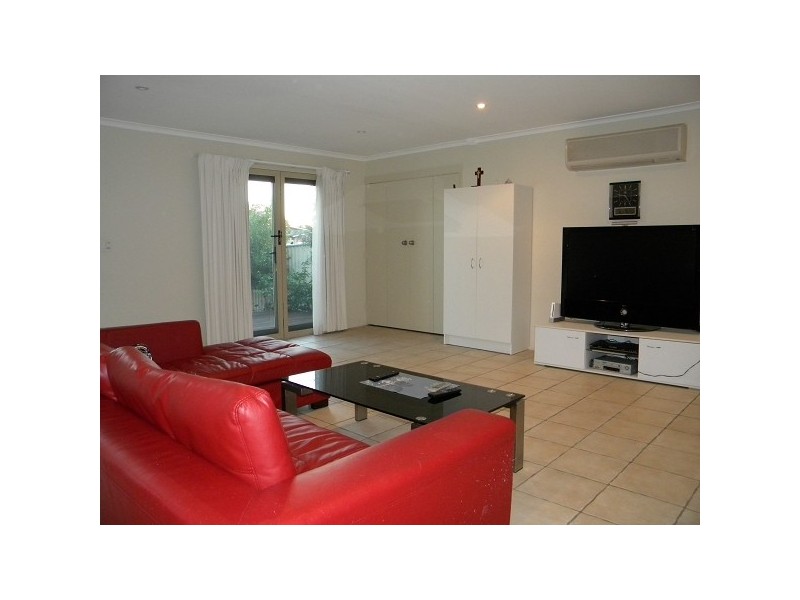 41 Albion Avenue, Miami QLD 4220