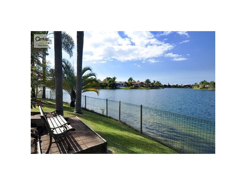 28 Peninsula Court, Mermaid Waters QLD 4218
