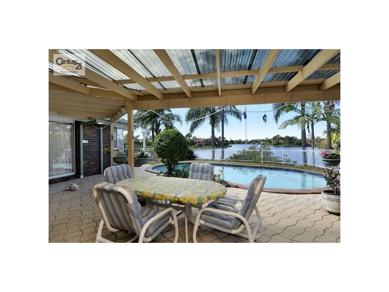 28 Peninsula Court, Mermaid Waters QLD 4218