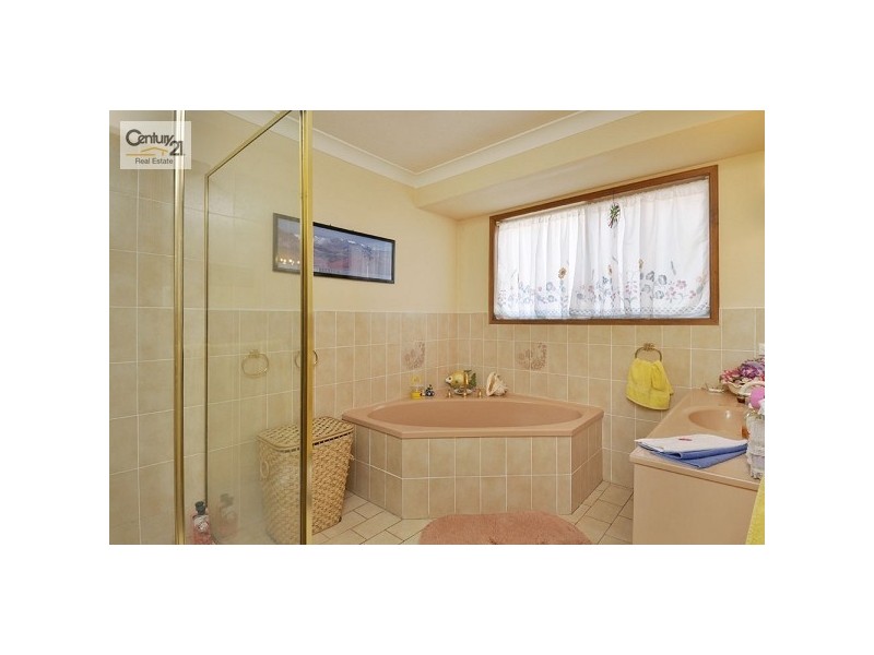 28 Peninsula Court, Mermaid Waters QLD 4218