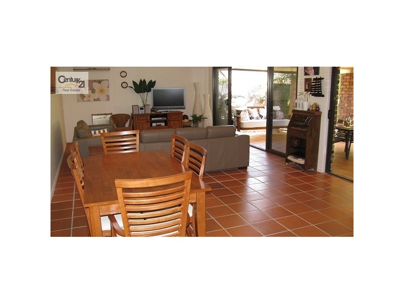 8 Tincurrin Court, Robina QLD 4226