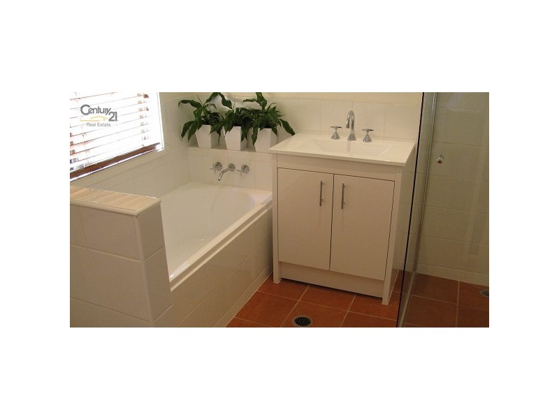 8 Tincurrin Court, Robina QLD 4226