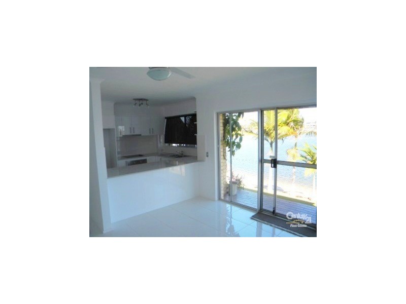 2/29 Duet Drive, Mermaid Waters QLD 4218