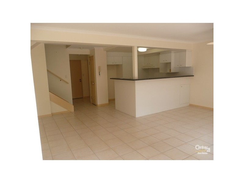 27/1 Santa Cruz Boulevard, Clear Island Waters QLD 4226