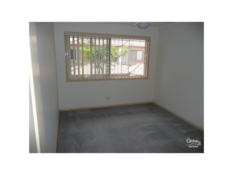 27/1 Santa Cruz Boulevard, Clear Island Waters QLD 4226