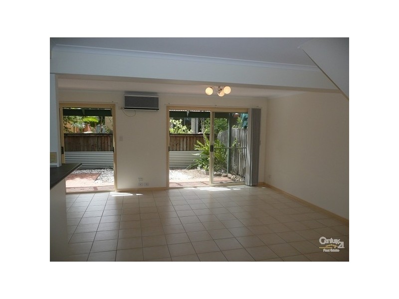 27/1 Santa Cruz Boulevard, Clear Island Waters QLD 4226