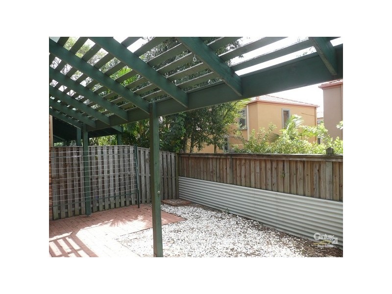 27/1 Santa Cruz Boulevard, Clear Island Waters QLD 4226