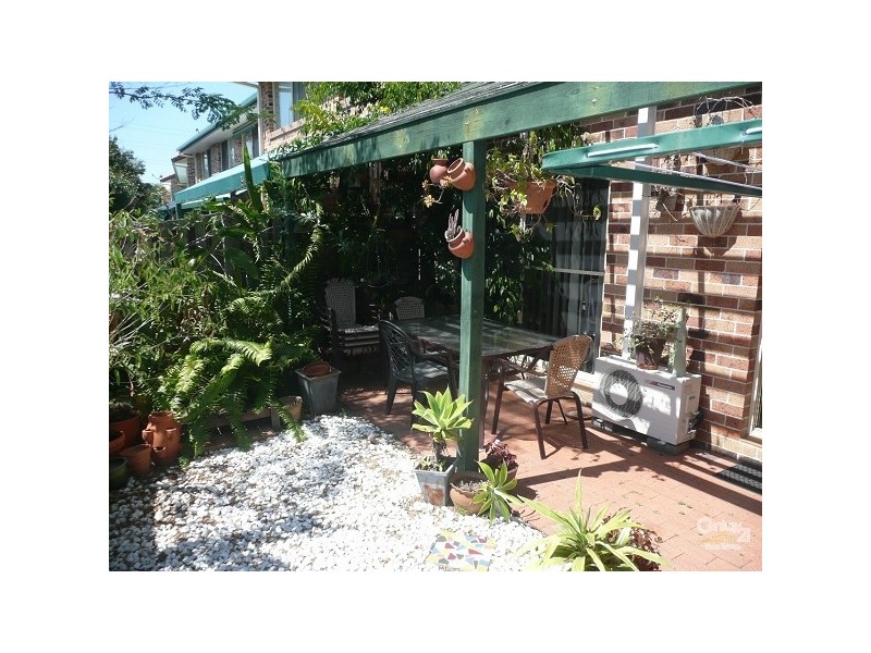 27/1 Santa Cruz Boulevard, Clear Island Waters QLD 4226