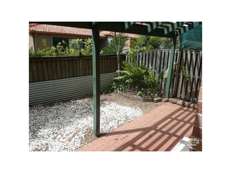 27/1 Santa Cruz Boulevard, Clear Island Waters QLD 4226