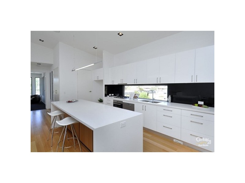 1/20 Nobby Parade, Miami QLD 4220