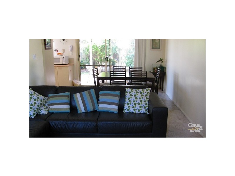 2/4 Pontoon Place, Varsity Lakes QLD 4227