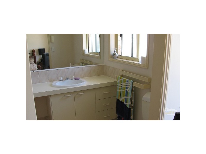 2/4 Pontoon Place, Varsity Lakes QLD 4227