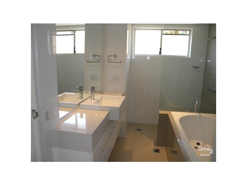 280 Hedges Avenue, Mermaid Beach QLD 4218