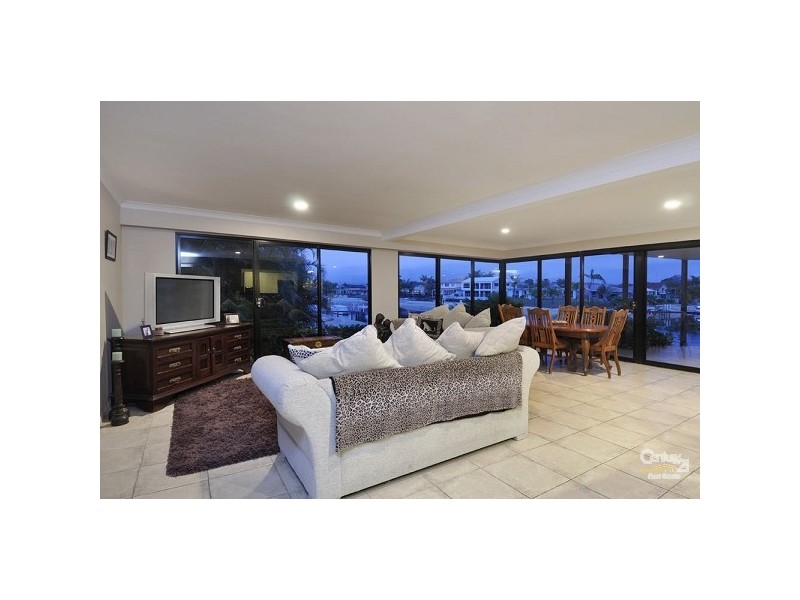 16 Bahia Court, Broadbeach Waters QLD 4218