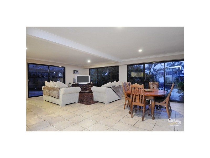 16 Bahia Court, Broadbeach Waters QLD 4218