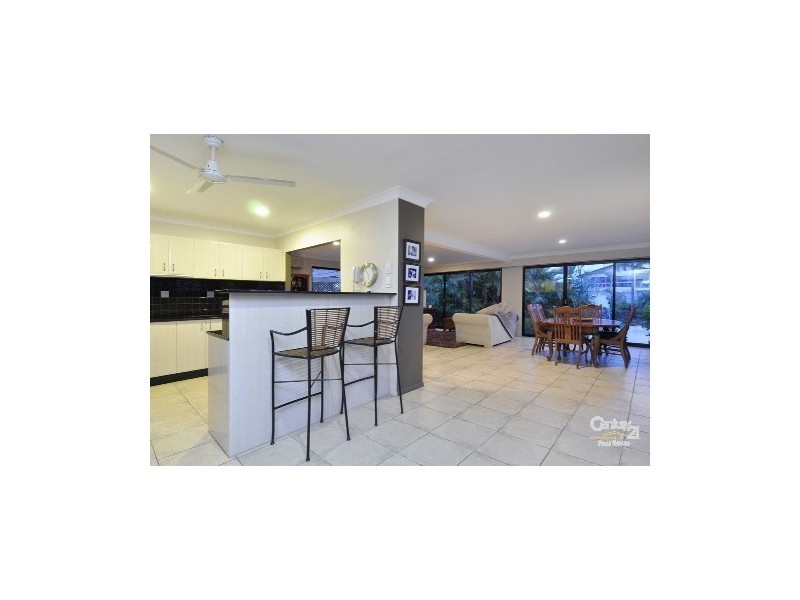 16 Bahia Court, Broadbeach Waters QLD 4218