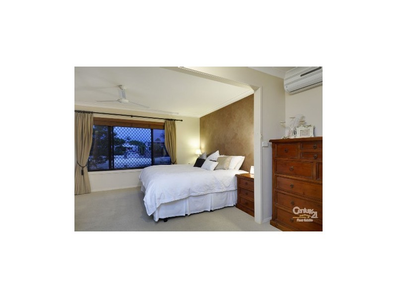 16 Bahia Court, Broadbeach Waters QLD 4218