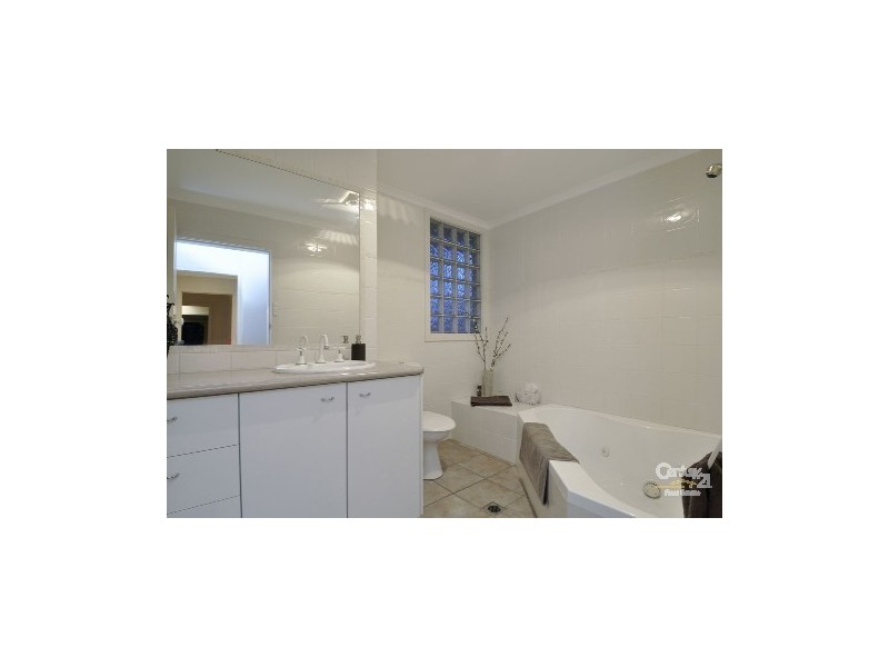 16 Bahia Court, Broadbeach Waters QLD 4218