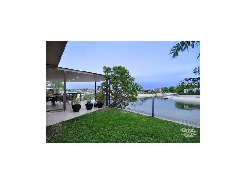 16 Bahia Court, Broadbeach Waters QLD 4218