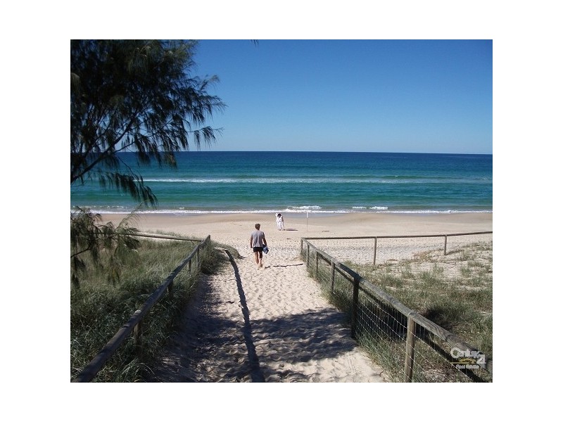 25 Birigun Street, Mermaid Waters QLD 4218