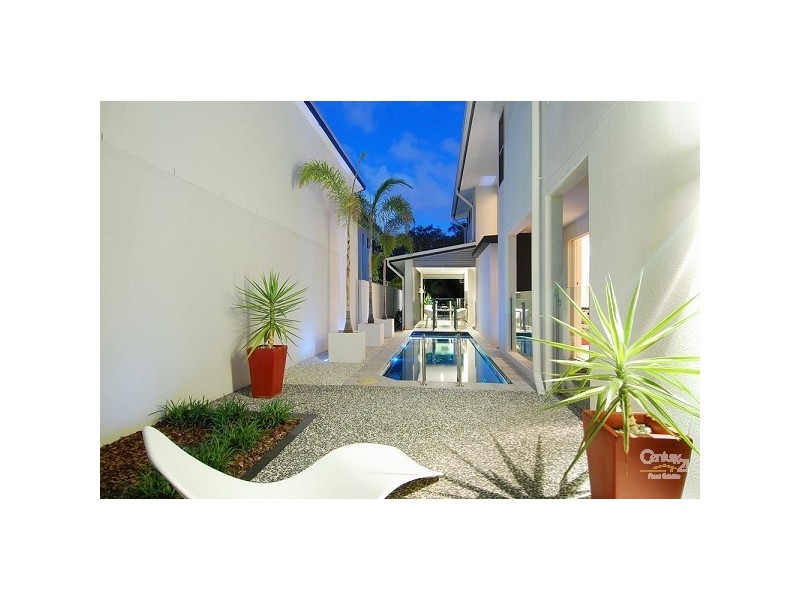 10 Moyenne Crescent, Varsity Lakes QLD 4227