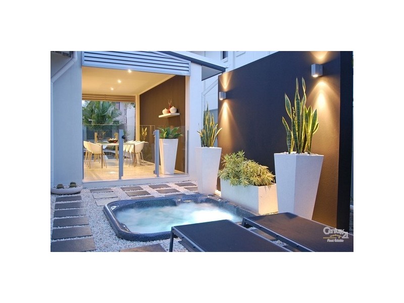 10 Moyenne Crescent, Varsity Lakes QLD 4227