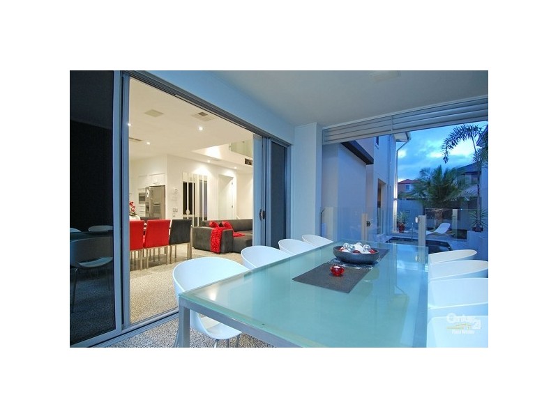 10 Moyenne Crescent, Varsity Lakes QLD 4227