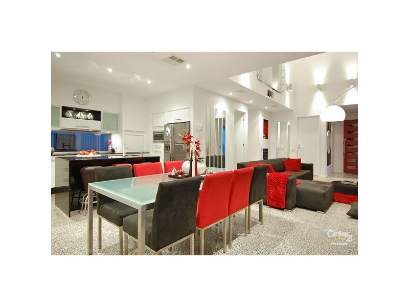 10 Moyenne Crescent, Varsity Lakes QLD 4227