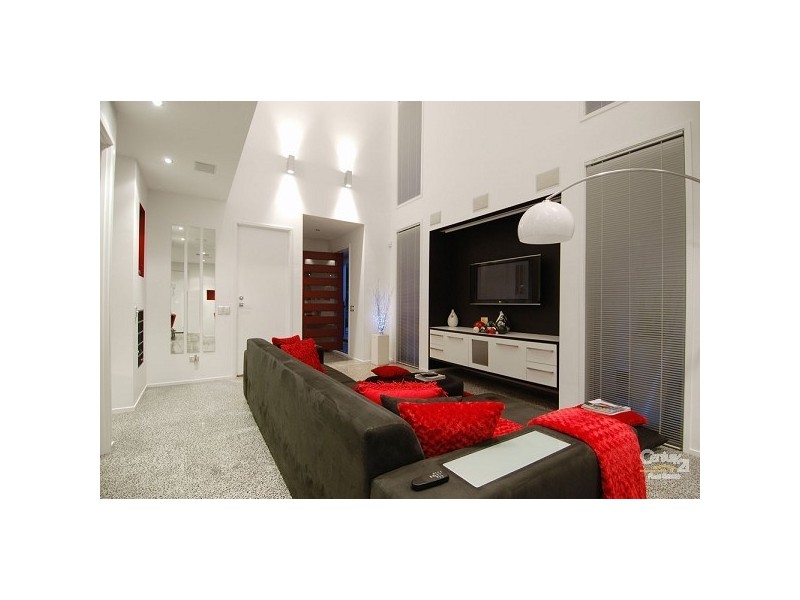 10 Moyenne Crescent, Varsity Lakes QLD 4227