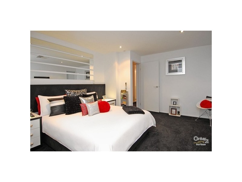 10 Moyenne Crescent, Varsity Lakes QLD 4227