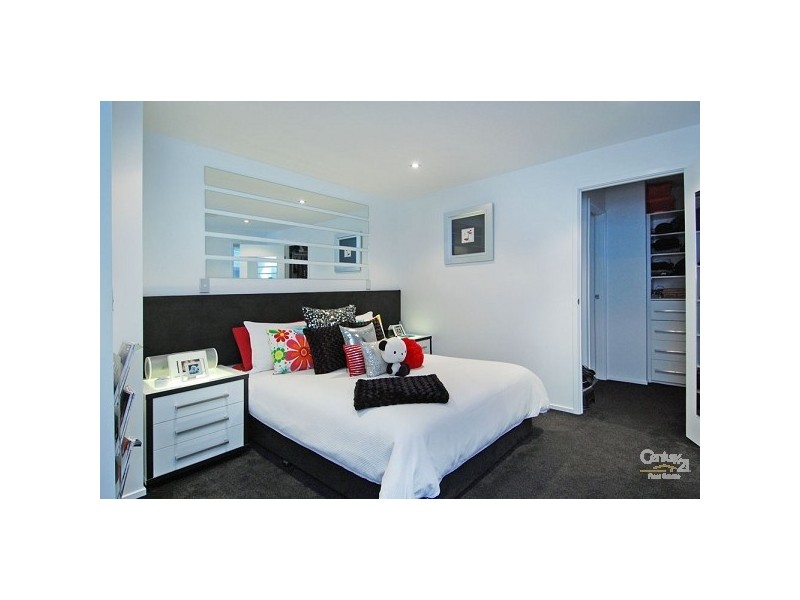 10 Moyenne Crescent, Varsity Lakes QLD 4227