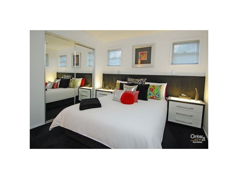 10 Moyenne Crescent, Varsity Lakes QLD 4227