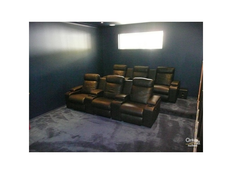 18 Tullamarine Drive, Robina QLD 4226